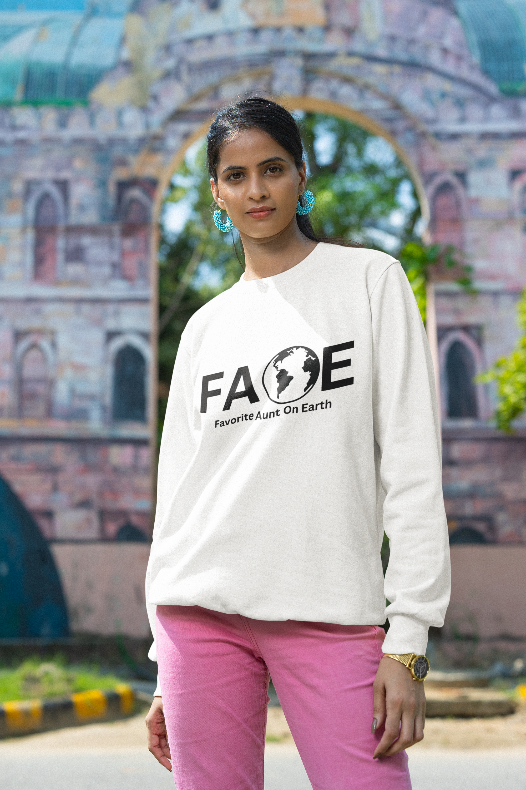 Favorite Aunt On Earth (FAOE) - Unisex Heavy Blend™ Crewneck Sweatshirt